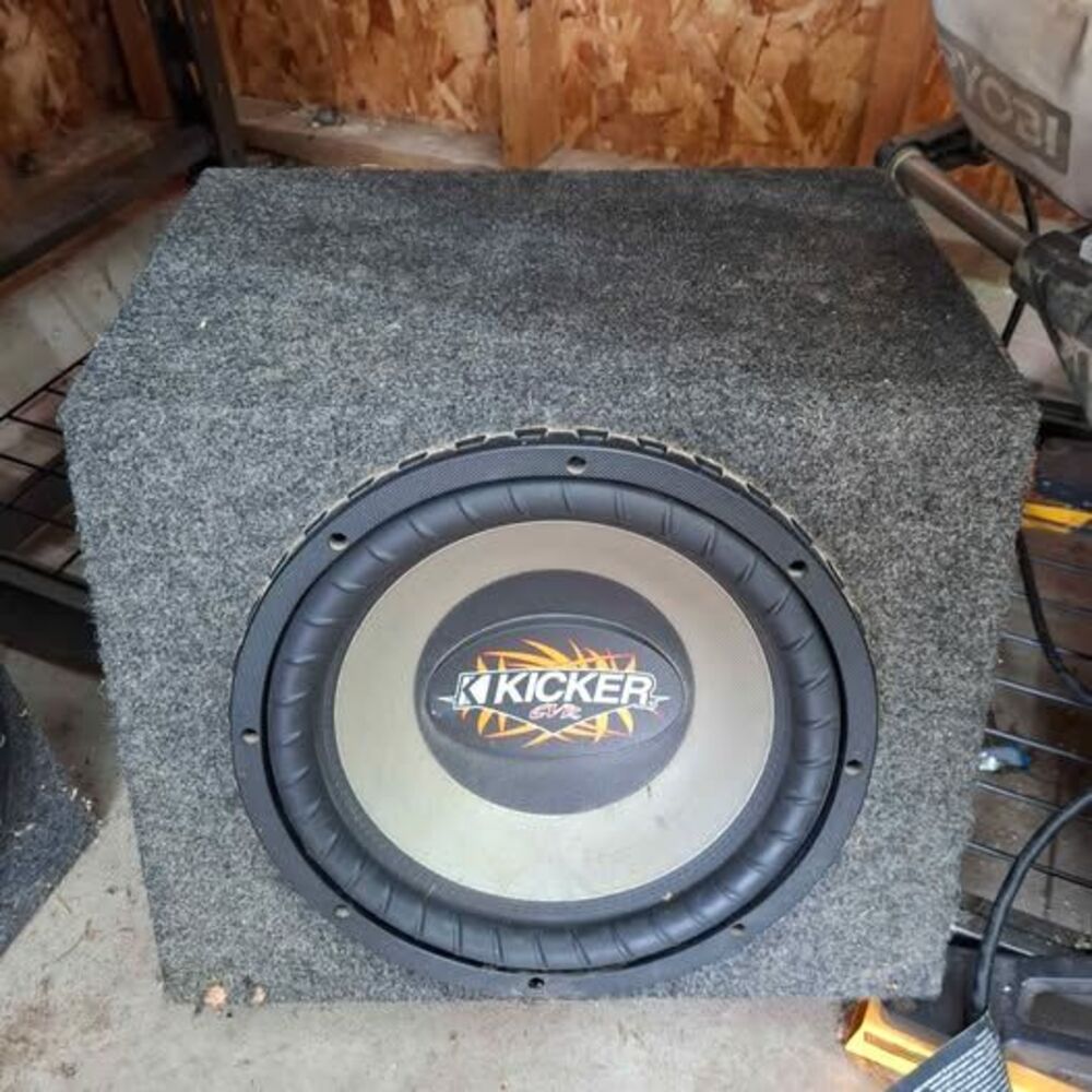 12" Kicker CompVR Subwoofer & 520W Power Acoustik Amp Combo